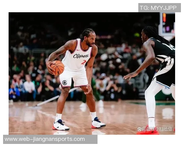 莱昂纳德半场表现抢眼19分钟内高效得分17分助球队争胜 莱昂纳德半场表现抢眼19分钟内高效得分17分助球队争胜