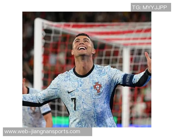 C罗有望在一年内成为足坛首位千球传奇引发热议