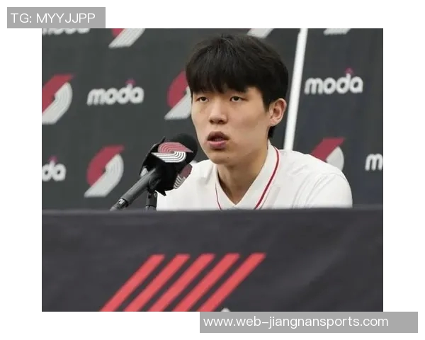 杨瀚森精彩单挑尤班克斯背运转身连招引发观众热烈反响