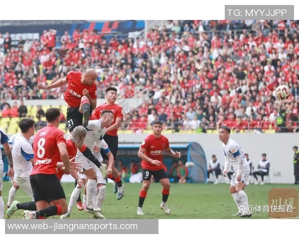 亚足联对蓉城处以3000美元罚款因球迷向蔚山球员投掷水瓶事件