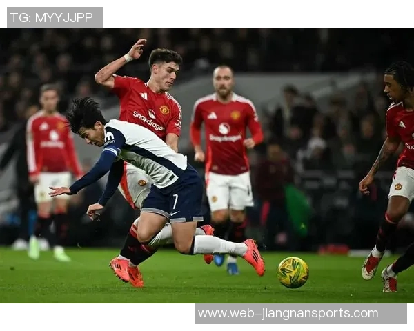 曼联连胜五场蓄发哥庆祝一周年晒视频展现不剪发的决心