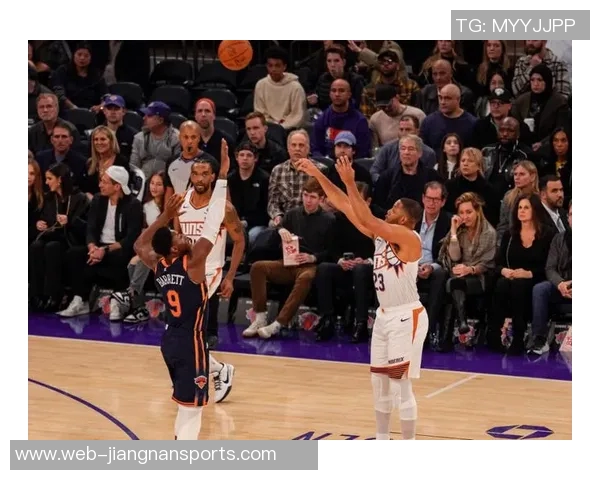 布克第三节火力全开13投7中狂砍19分助攻带领球队缩小分差至个位数