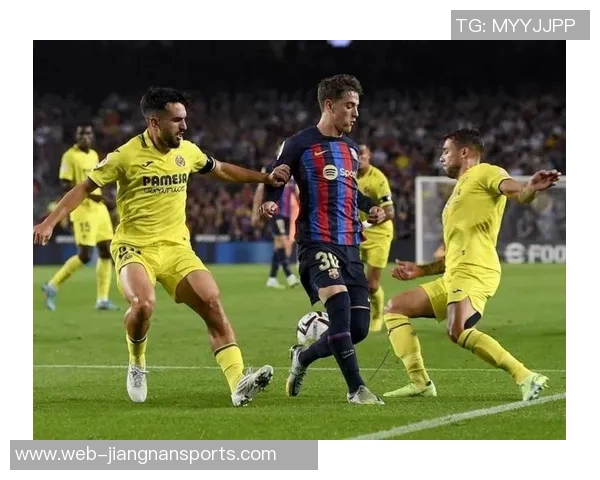 AC米兰与科莫争夺巴萨18岁中卫昆卡科莫目前处于领先地位